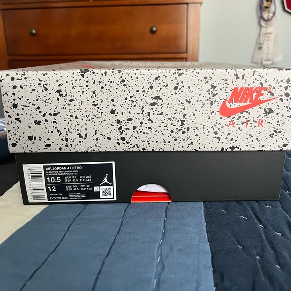 Air Jordan 4 Bred Reimagined - Picture 4 of 5